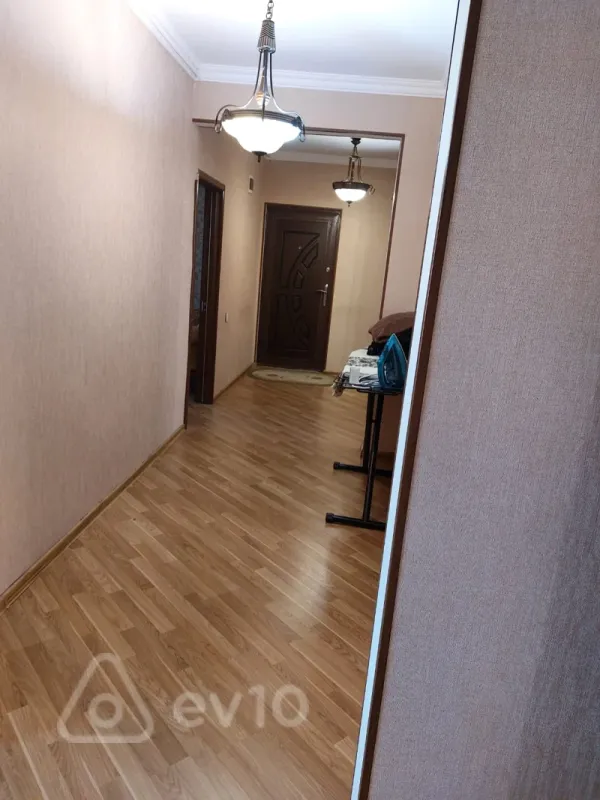 Satılır 5 otaqlı köhnə tikili 120 m²