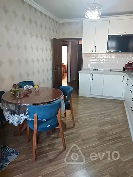 Satılır 5 otaqlı köhnə tikili 120 m²