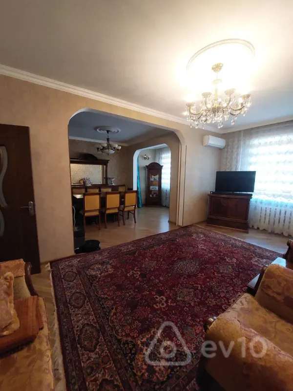 Satılır 5 otaqlı köhnə tikili 120 m²