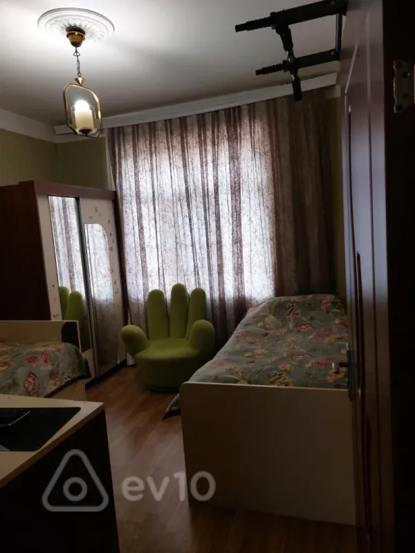 Satılır 5 otaqlı köhnə tikili 120 m²