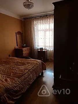 Satılır 5 otaqlı köhnə tikili 120 m²
