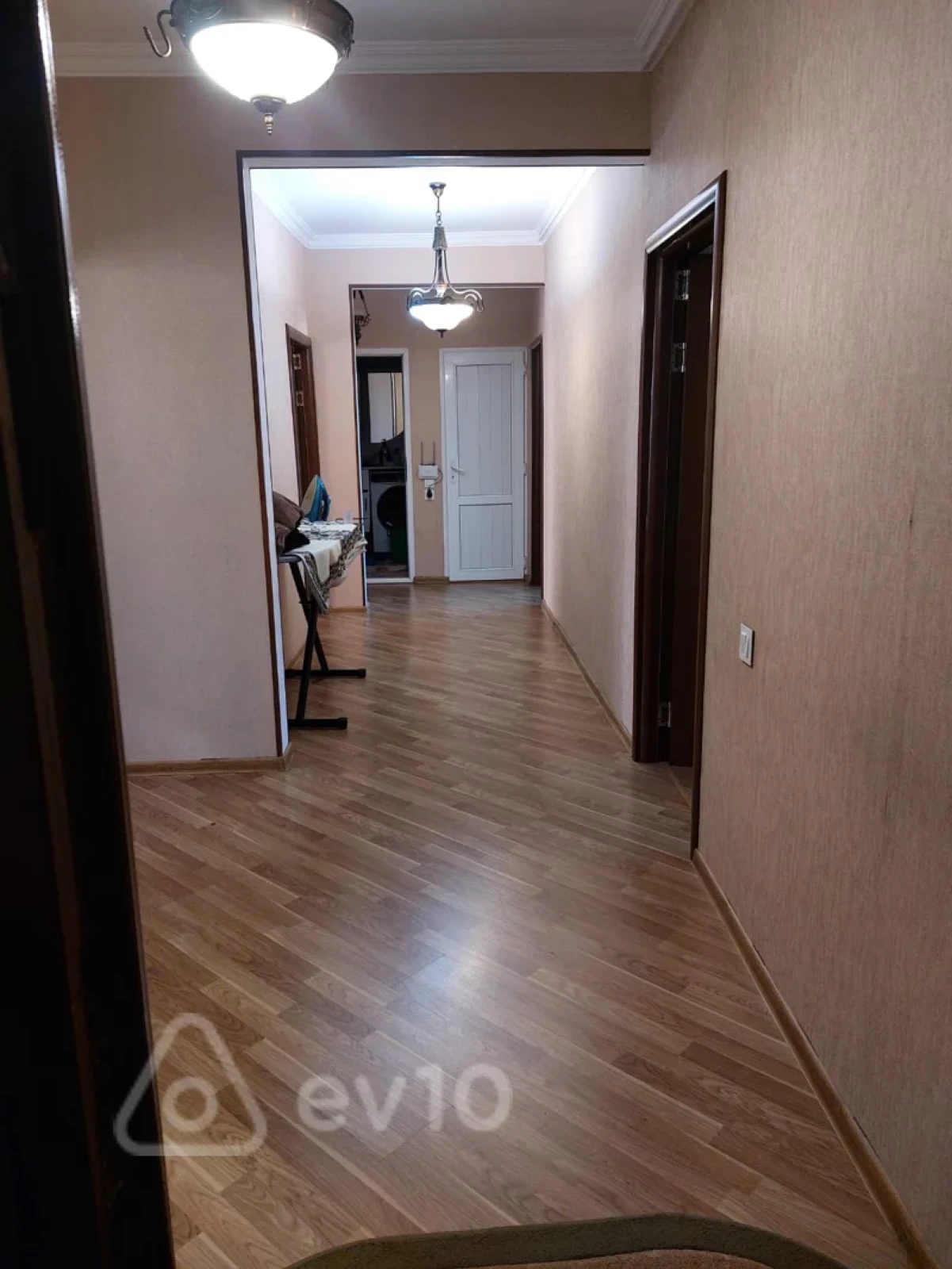 Satılır 5 otaqlı köhnə tikili 120 m²