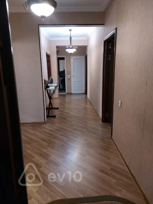 Satılır 5 otaqlı köhnə tikili 120 m²