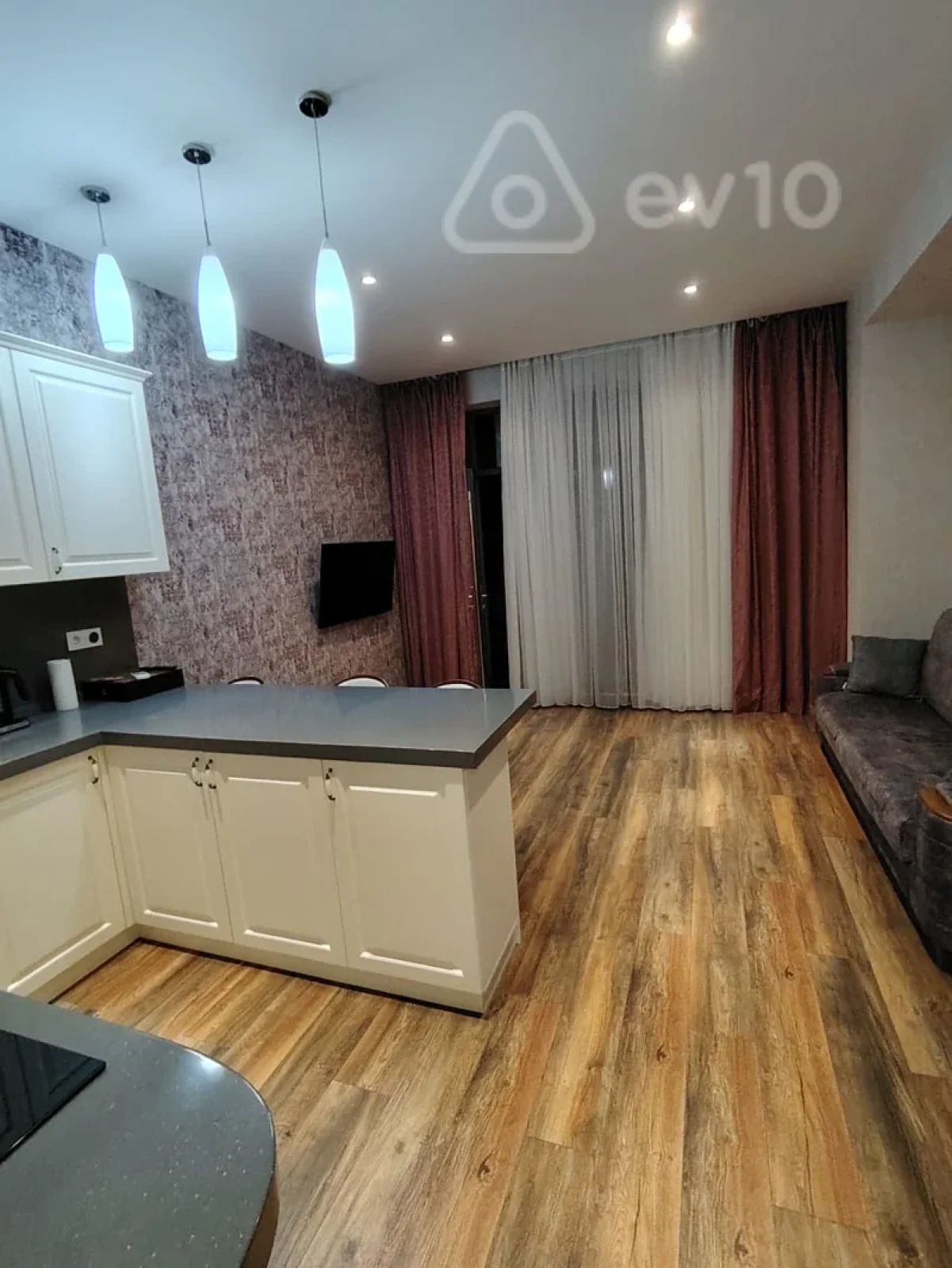 Kirayə verilir 3 otaqlı yeni tikili 100 m²