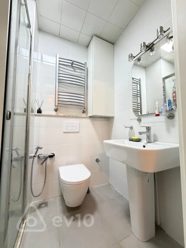 Kirayə verilir 2 otaqlı yeni tikili 70 m²