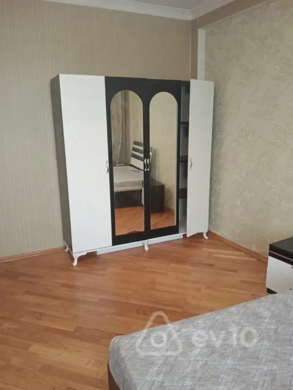 Kirayə verilir 2 otaqlı yeni tikili 70 m²