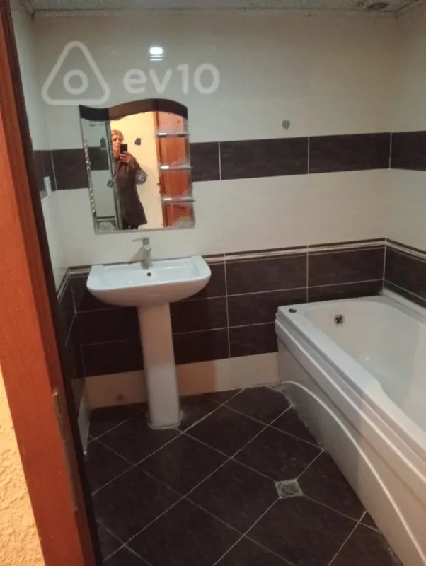 Kirayə verilir 2 otaqlı yeni tikili 70 m²