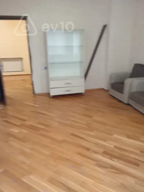 Kirayə verilir 2 otaqlı yeni tikili 70 m²