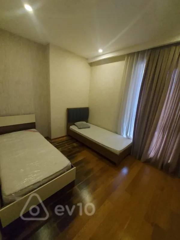 Kirayə verilir 4 otaqlı yeni tikili 220 m²