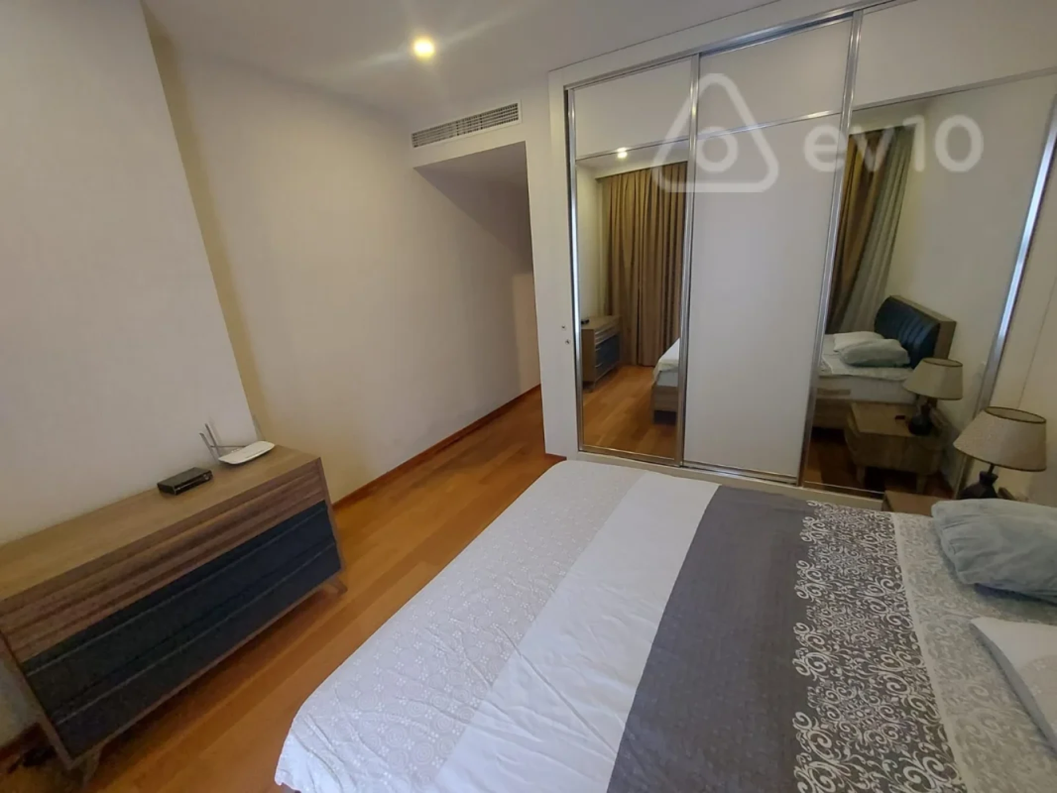 Kirayə verilir 4 otaqlı yeni tikili 220 m²