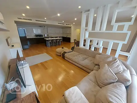 Kirayə verilir 4 otaqlı yeni tikili 220 m²