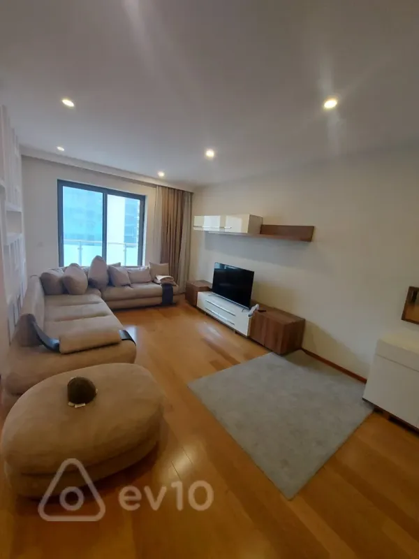 Kirayə verilir 4 otaqlı yeni tikili 220 m²