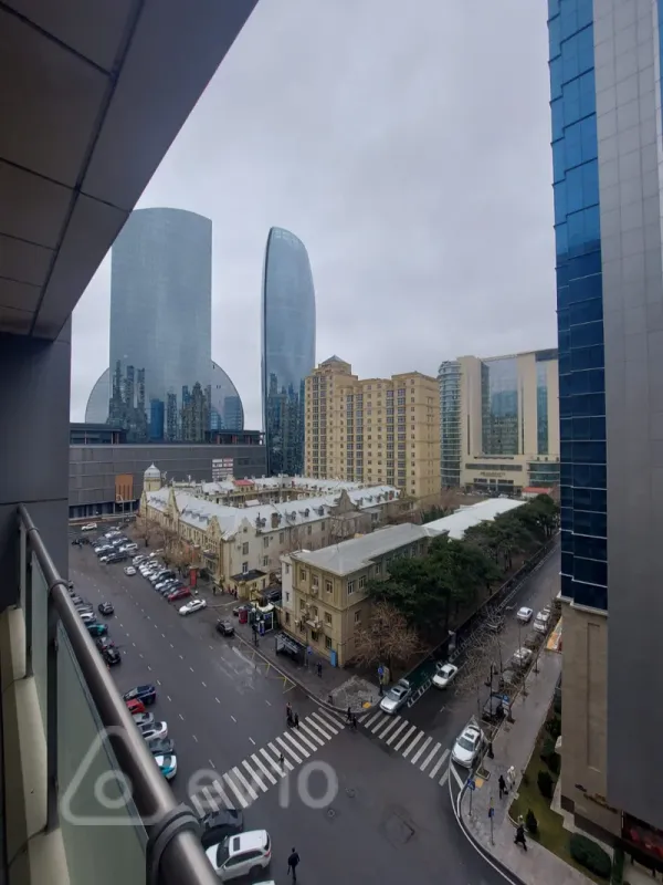 Kirayə verilir 4 otaqlı yeni tikili 220 m²