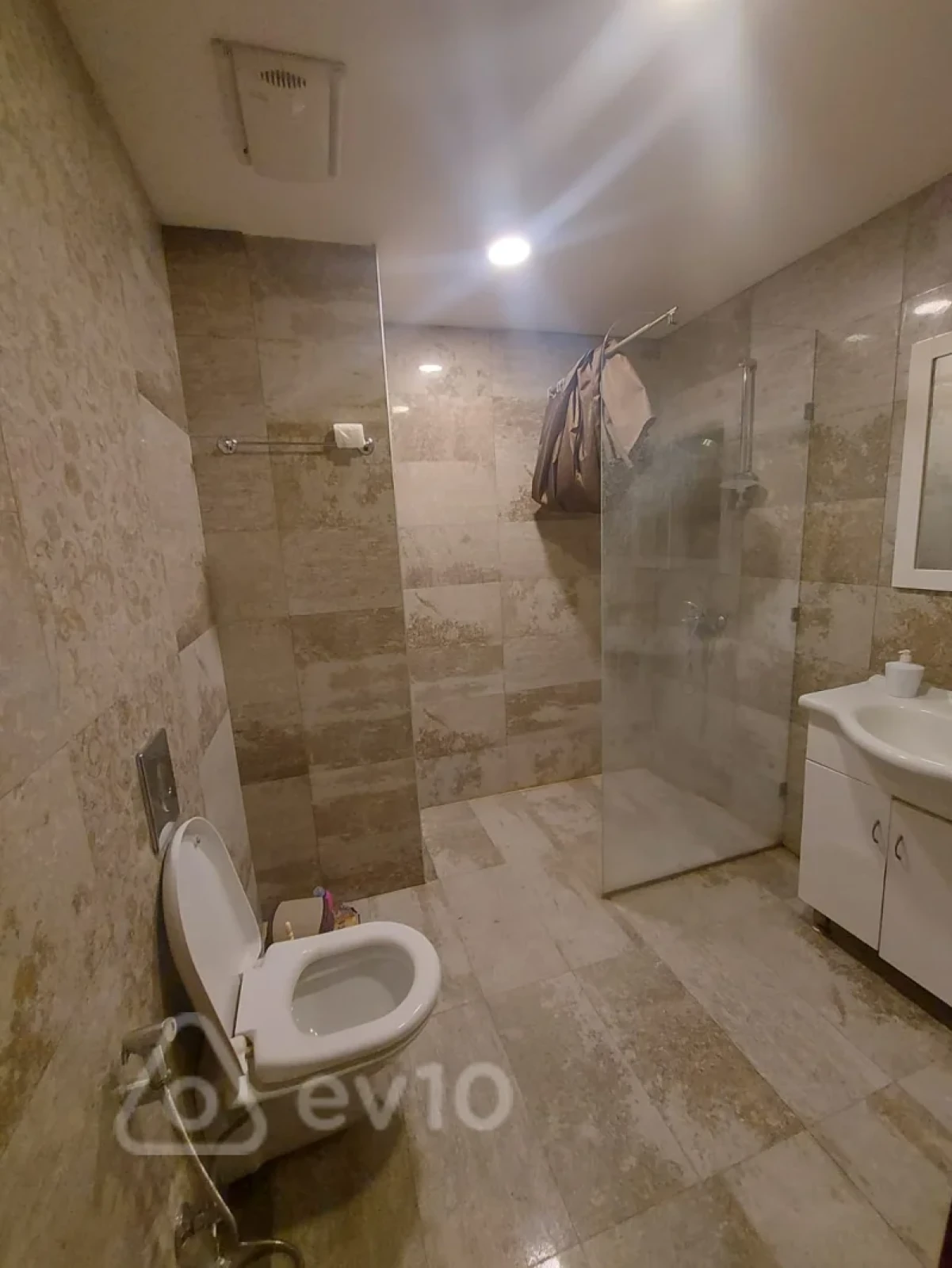 Kirayə verilir 4 otaqlı yeni tikili 220 m²