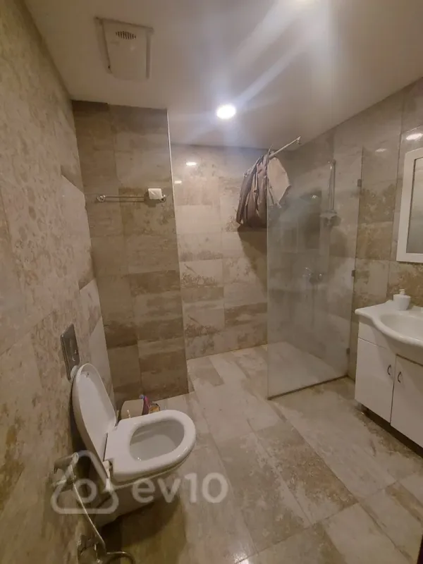 Kirayə verilir 4 otaqlı yeni tikili 220 m²