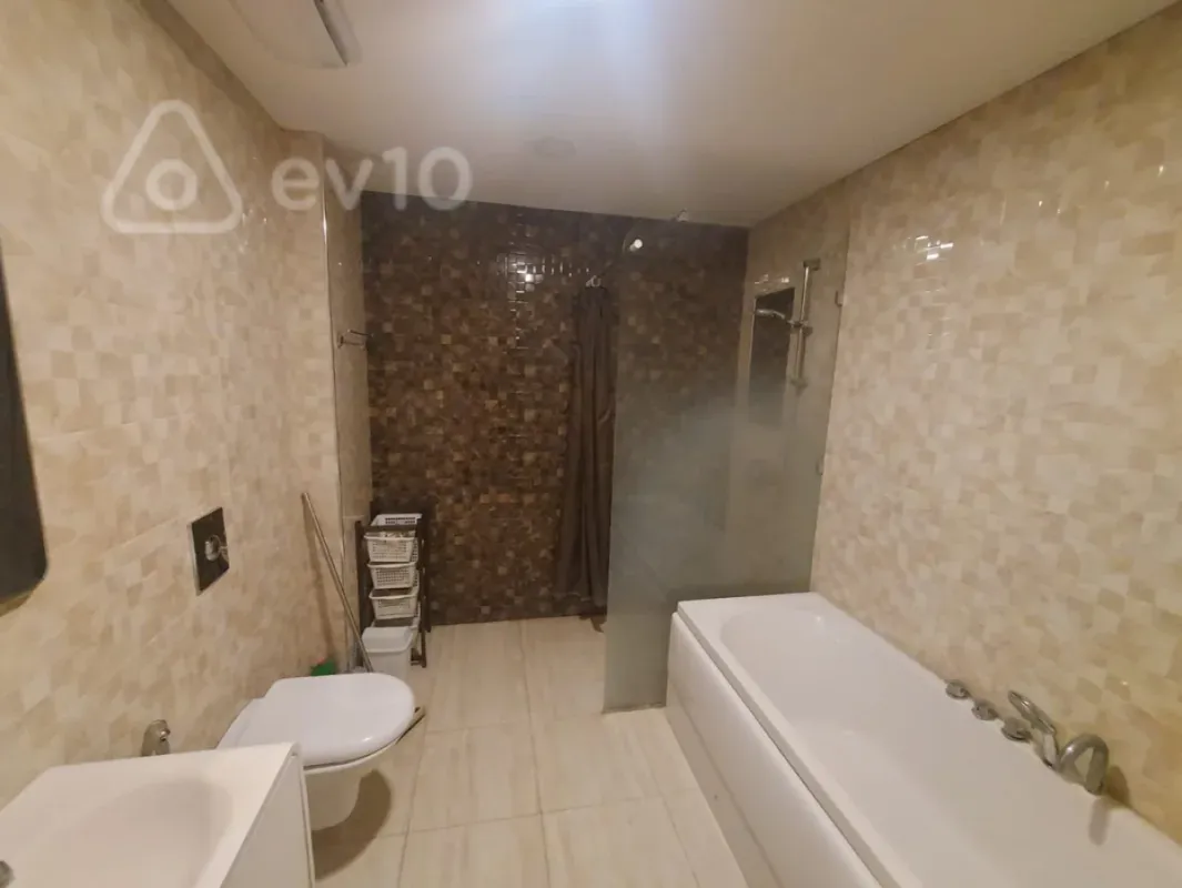 Kirayə verilir 4 otaqlı yeni tikili 220 m²