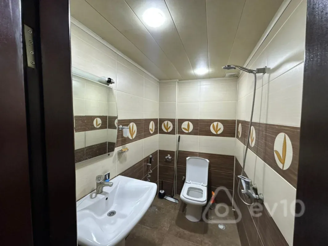 Kirayə verilir 3 otaqlı yeni tikili 135 m²