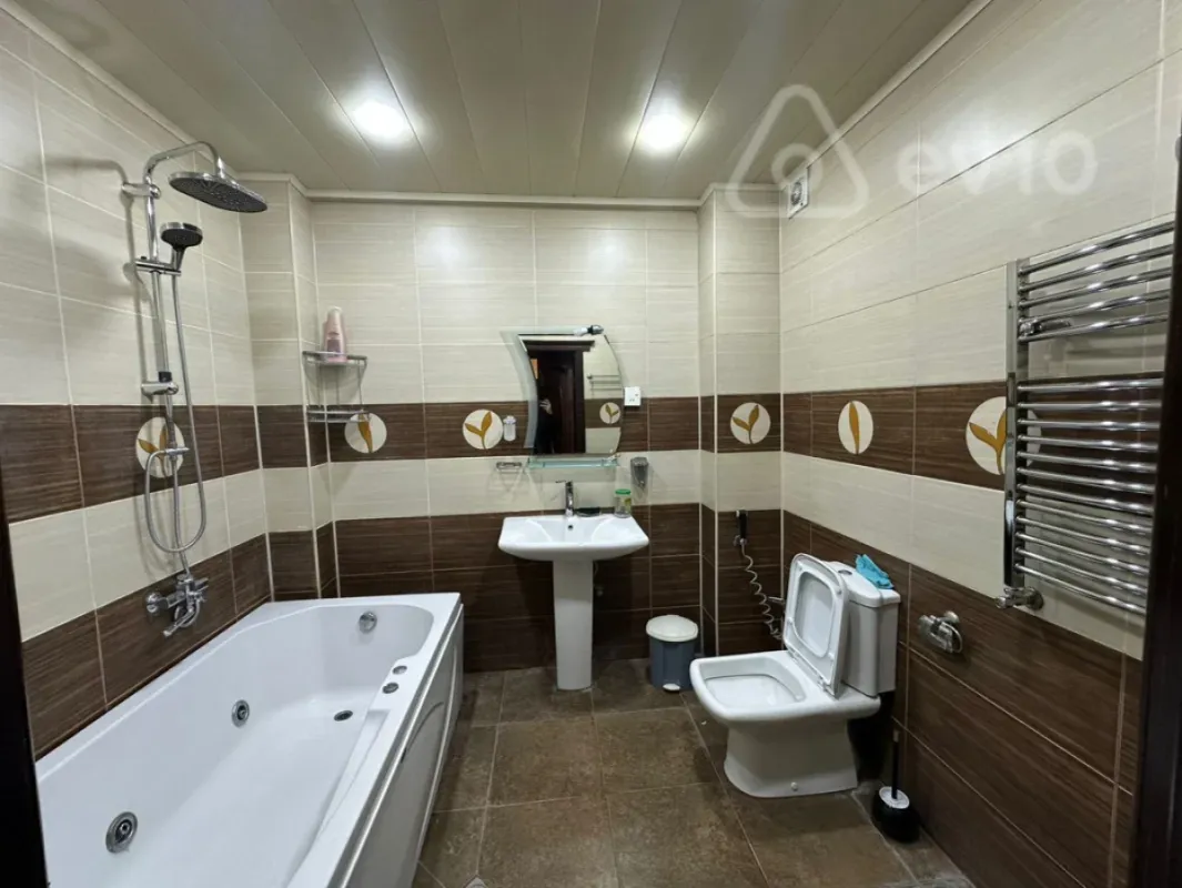 Kirayə verilir 3 otaqlı yeni tikili 135 m²