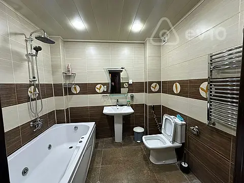 Kirayə verilir 3 otaqlı yeni tikili 135 m²