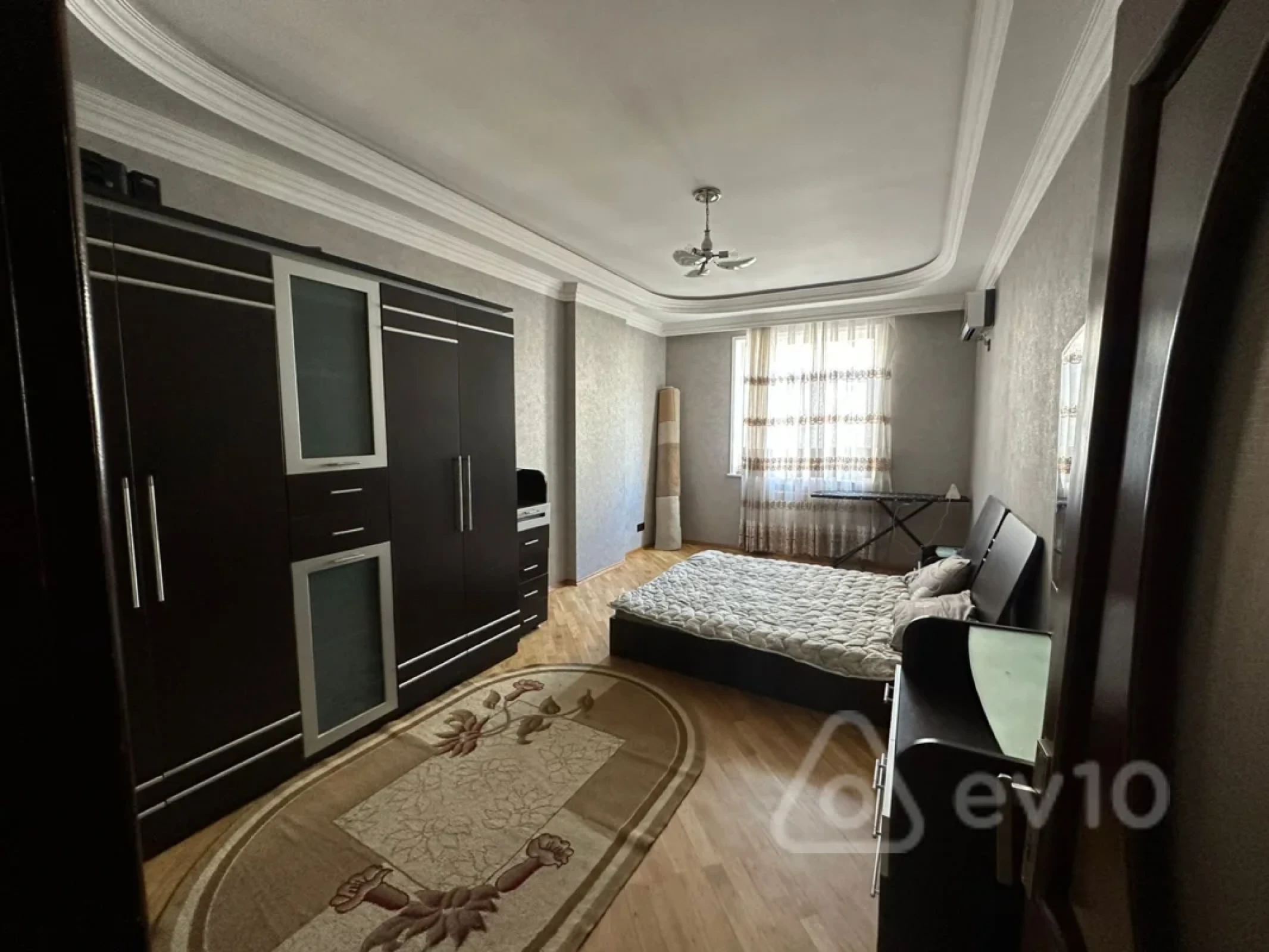 Kirayə verilir 3 otaqlı yeni tikili 135 m²