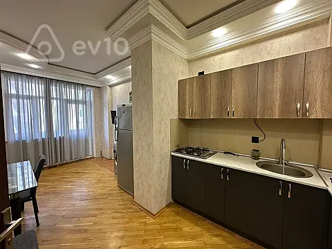 Kirayə verilir 3 otaqlı yeni tikili 135 m²