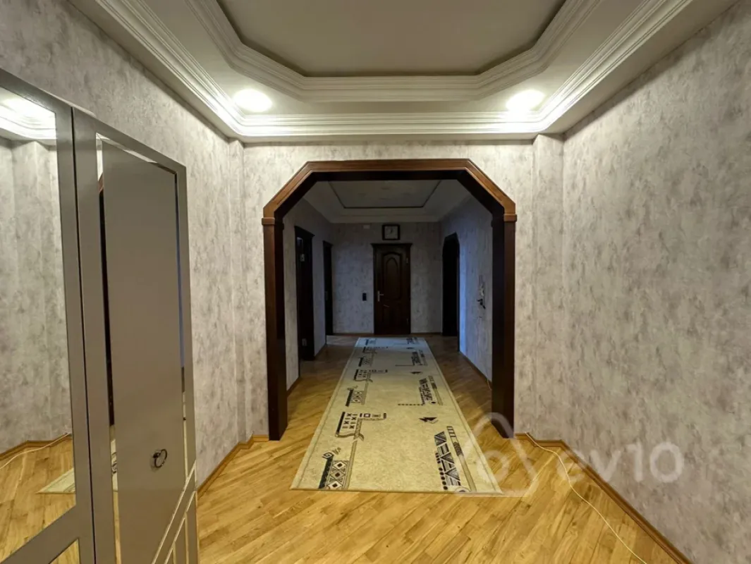 Kirayə verilir 3 otaqlı yeni tikili 135 m²