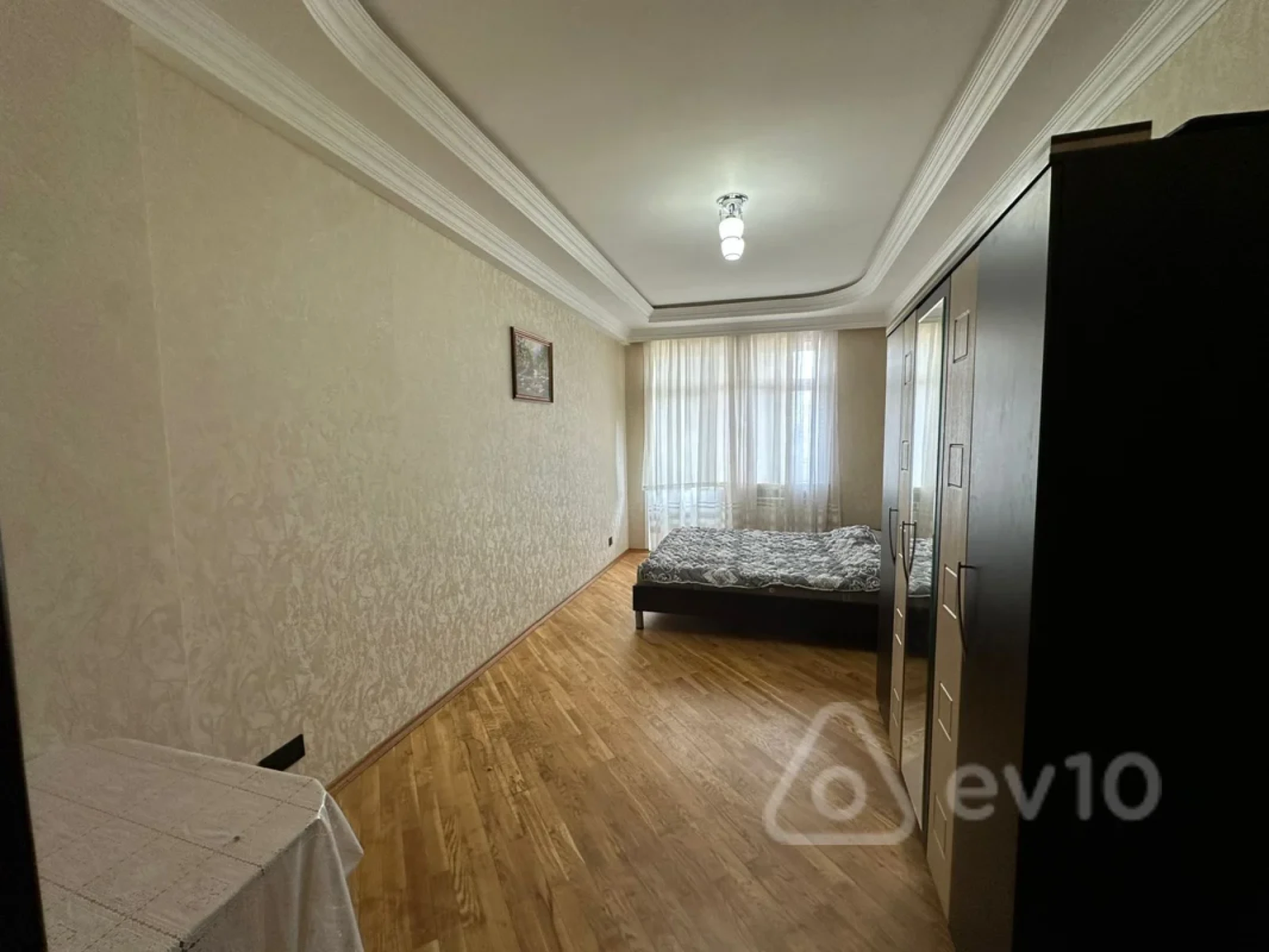 Kirayə verilir 3 otaqlı yeni tikili 135 m²