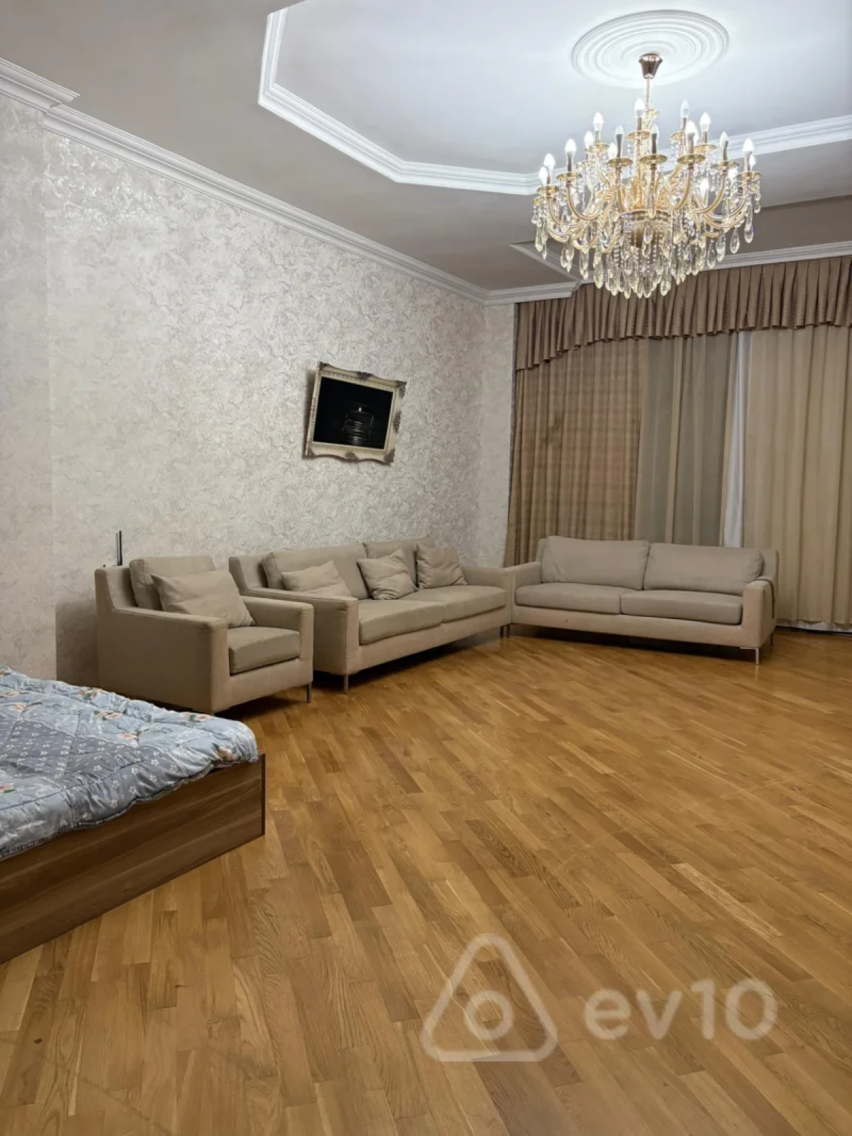 Kirayə verilir 3 otaqlı yeni tikili 190 m²