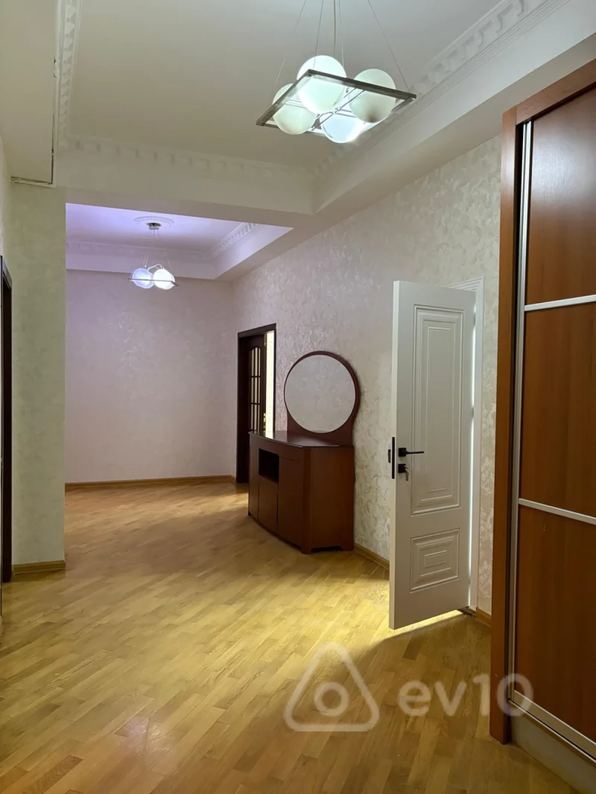 Kirayə verilir 3 otaqlı yeni tikili 190 m²