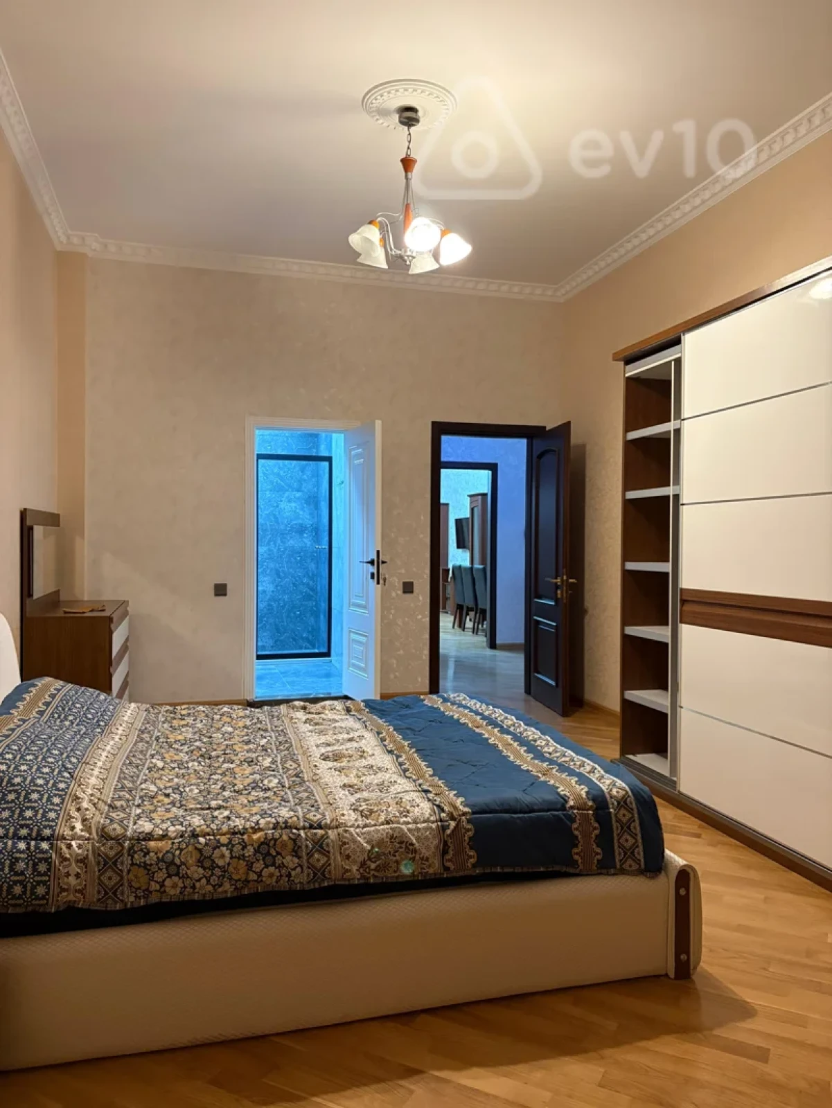 Kirayə verilir 3 otaqlı yeni tikili 190 m²