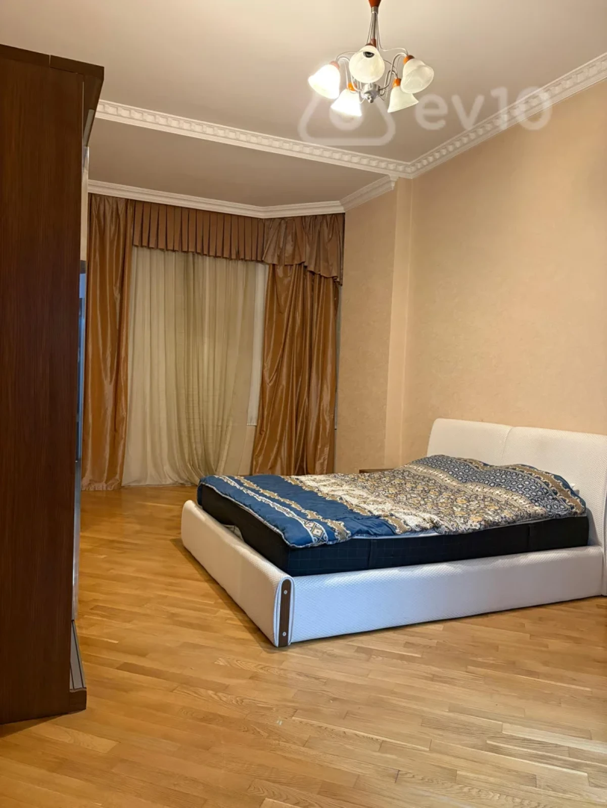 Kirayə verilir 3 otaqlı yeni tikili 190 m²