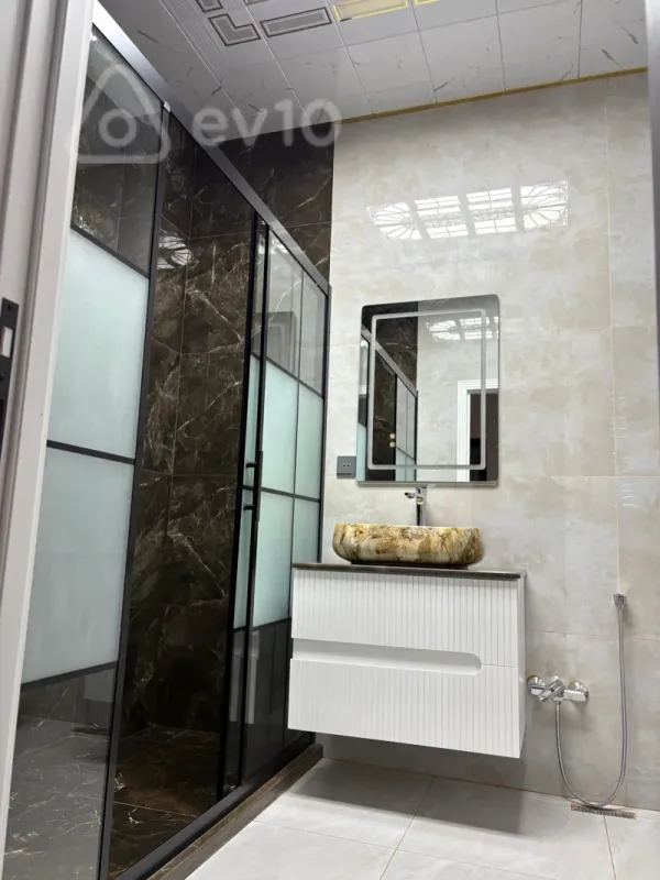 Kirayə verilir 3 otaqlı yeni tikili 190 m²