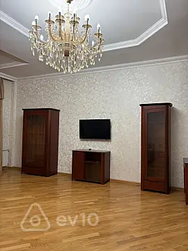 Kirayə verilir 3 otaqlı yeni tikili 190 m²