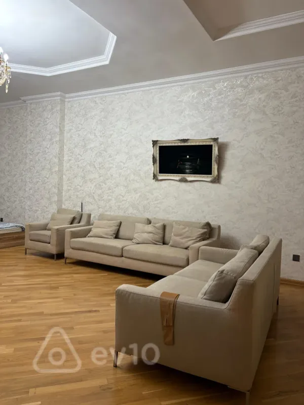 Kirayə verilir 3 otaqlı yeni tikili 190 m²