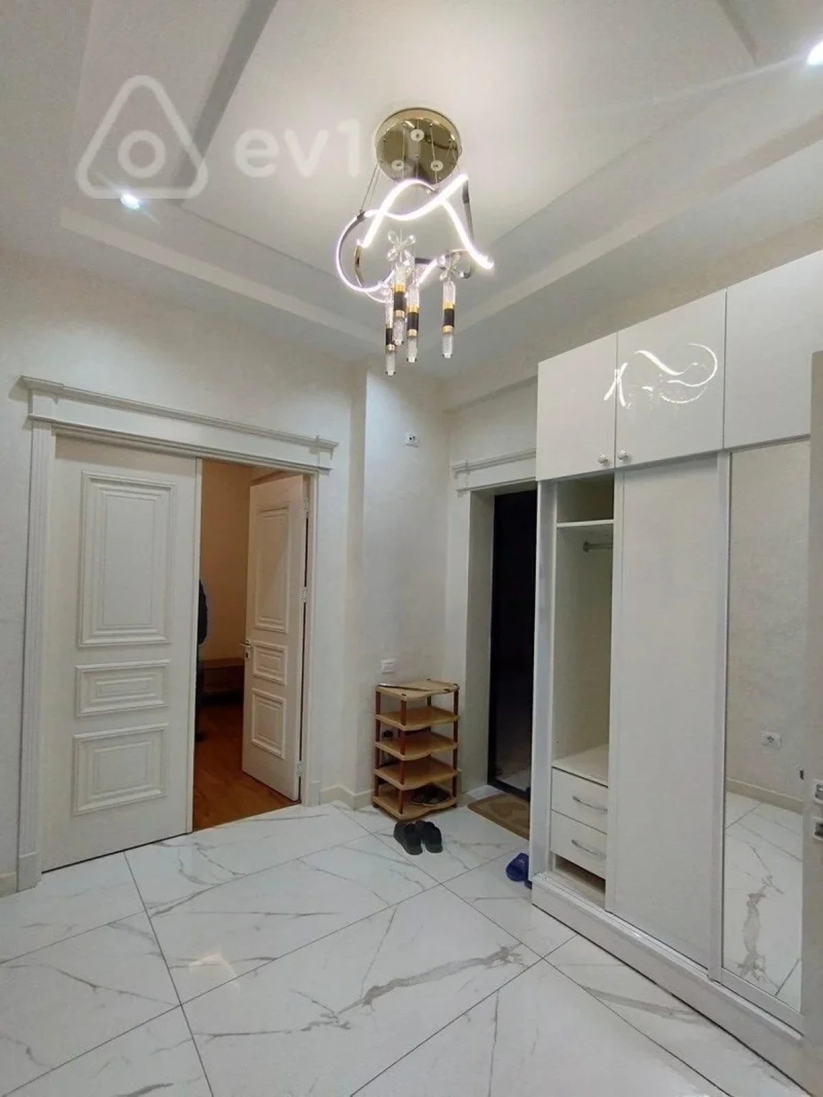 Kirayə verilir 2 otaqlı yeni tikili 85 m²