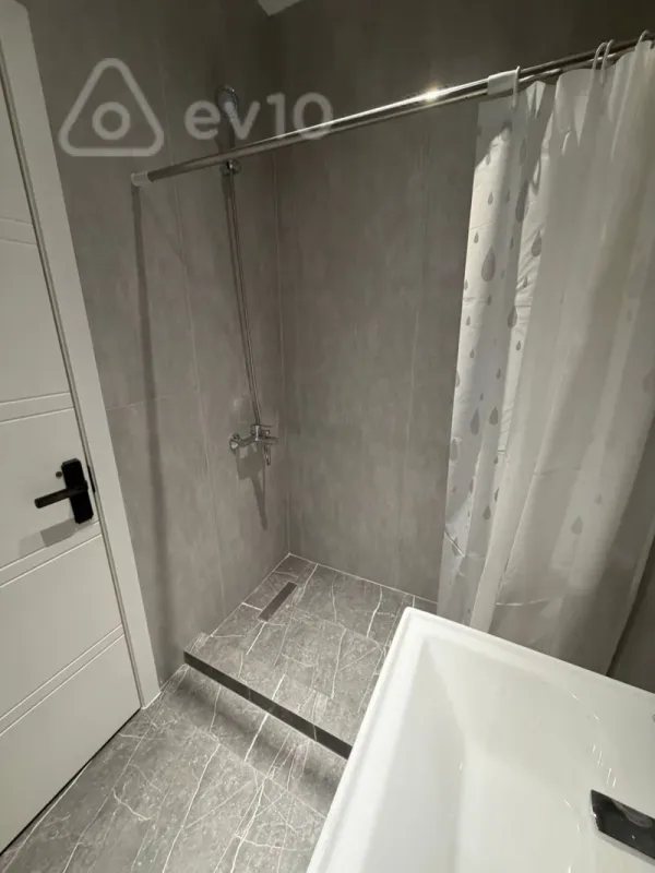 Kirayə verilir 3 otaqlı yeni tikili 90 m²