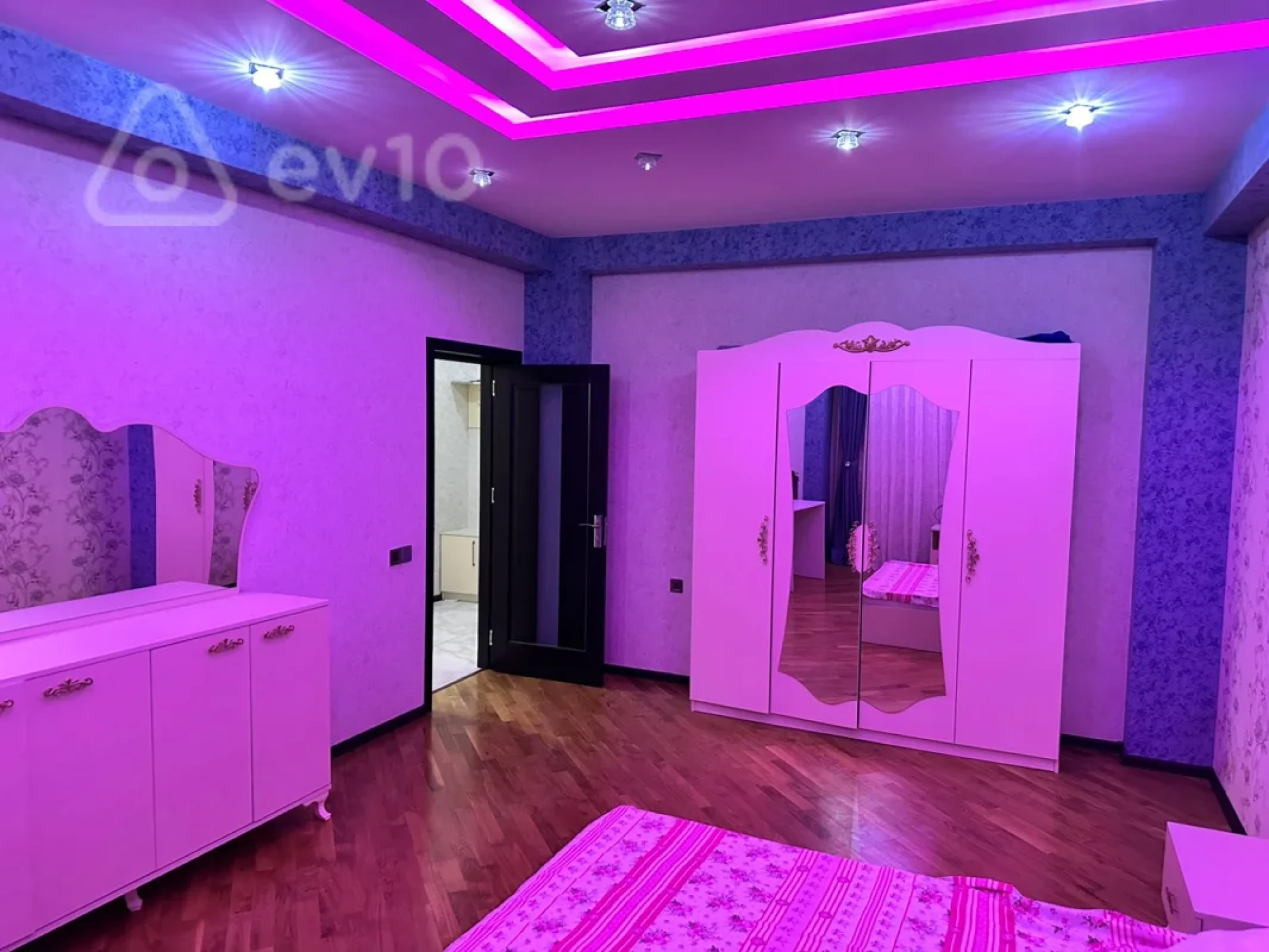 Kirayə verilir 3 otaqlı yeni tikili 112 m²