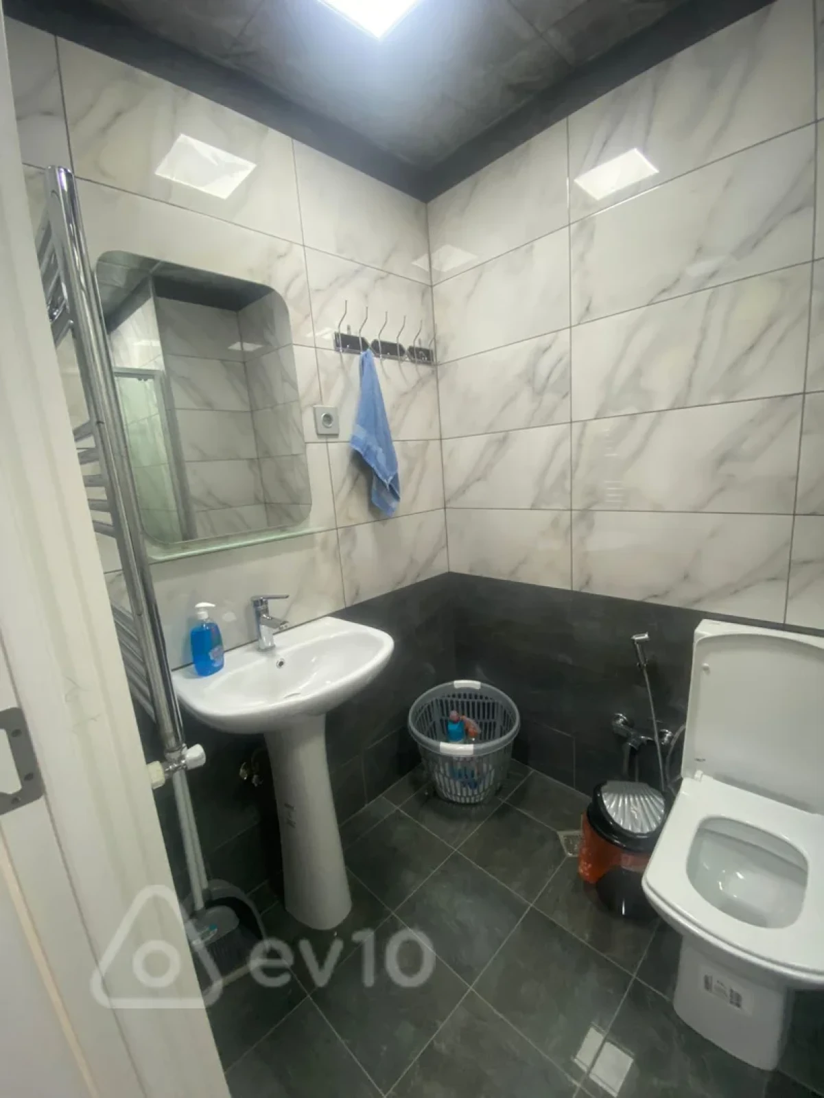 Kirayə verilir 2 otaqlı yeni tikili 45 m²