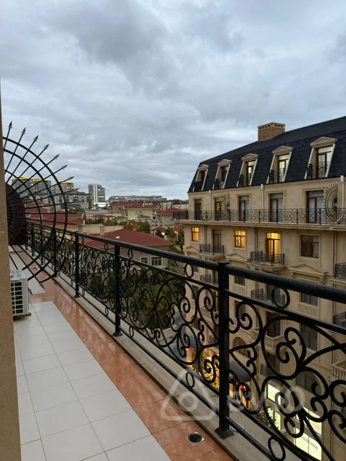 Kirayə verilir 2 otaqlı yeni tikili 75 m²