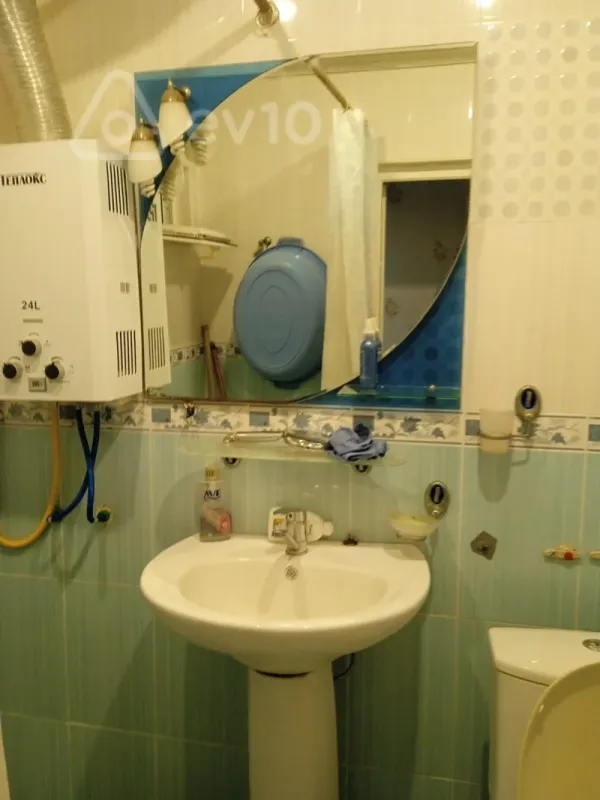 Kirayə verilir 2 otaqlı köhnə tikili 55 m²