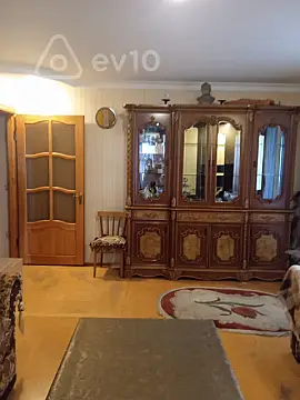 Kirayə verilir 2 otaqlı köhnə tikili 55 m²
