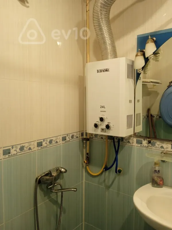 Kirayə verilir 2 otaqlı köhnə tikili 55 m²