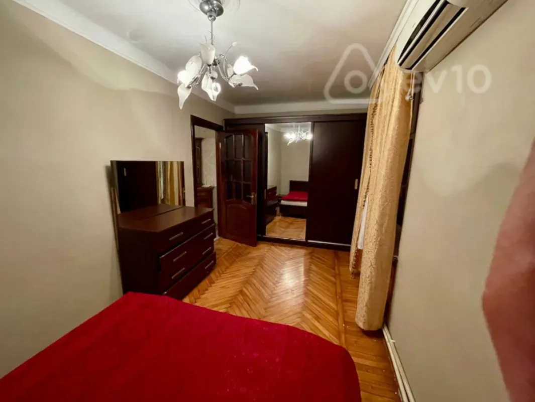 Kirayə verilir 2 otaqlı köhnə tikili 40 m²