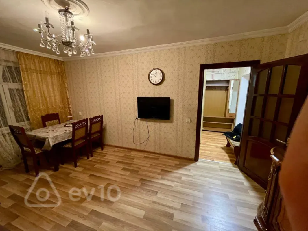 Kirayə verilir 2 otaqlı köhnə tikili 40 m²