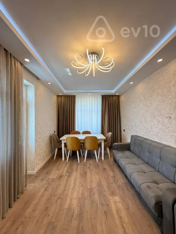 Satılır 2 otaqlı köhnə tikili 65 m²