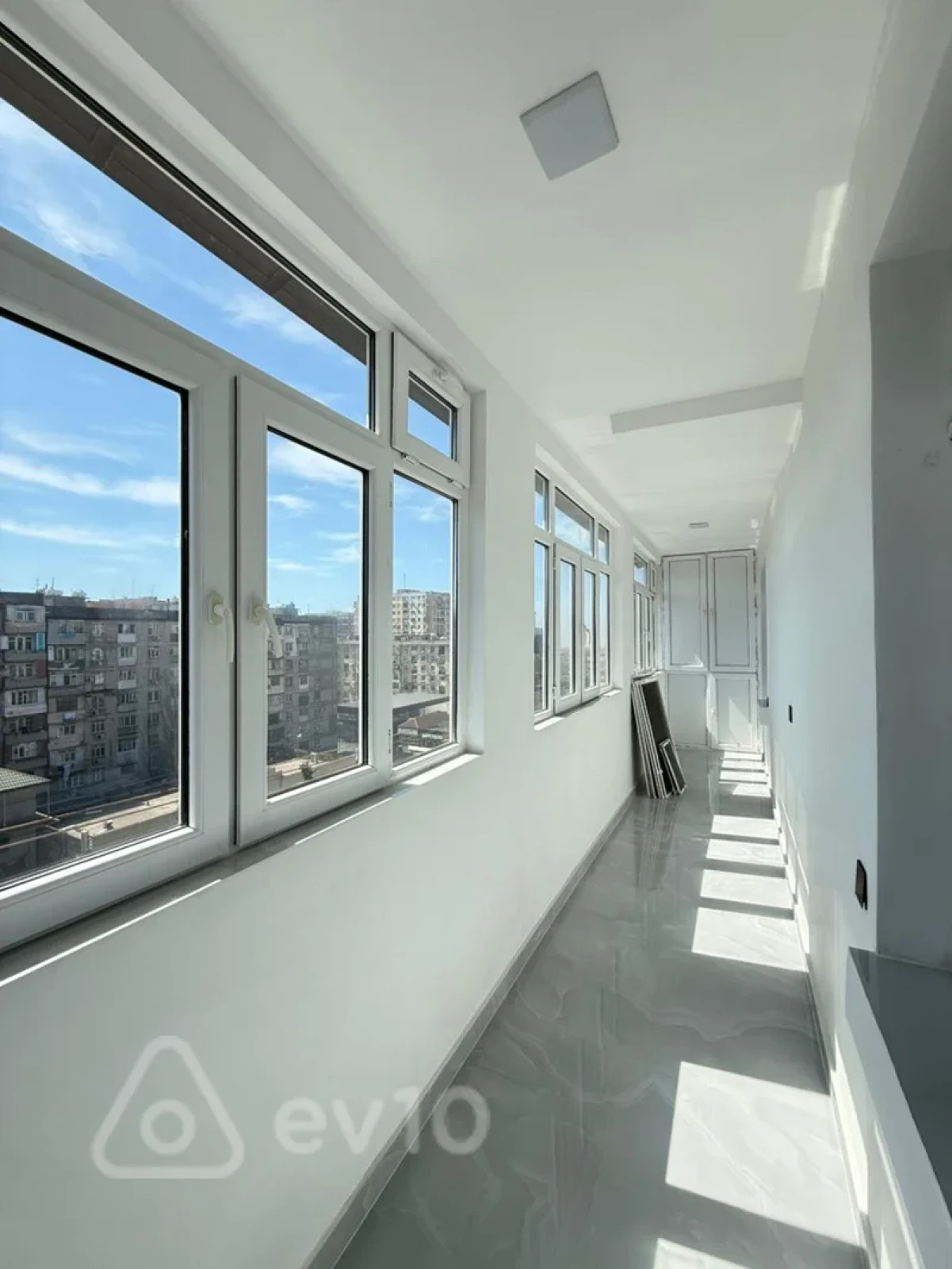 Satılır 2 otaqlı köhnə tikili 65 m²