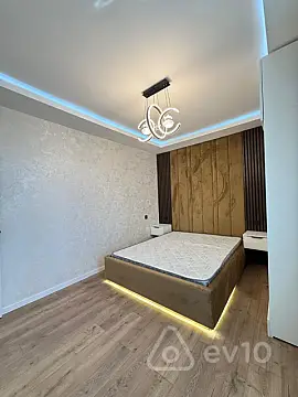 Satılır 2 otaqlı köhnə tikili 65 m²