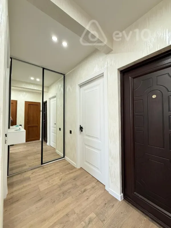 Satılır 2 otaqlı köhnə tikili 65 m²