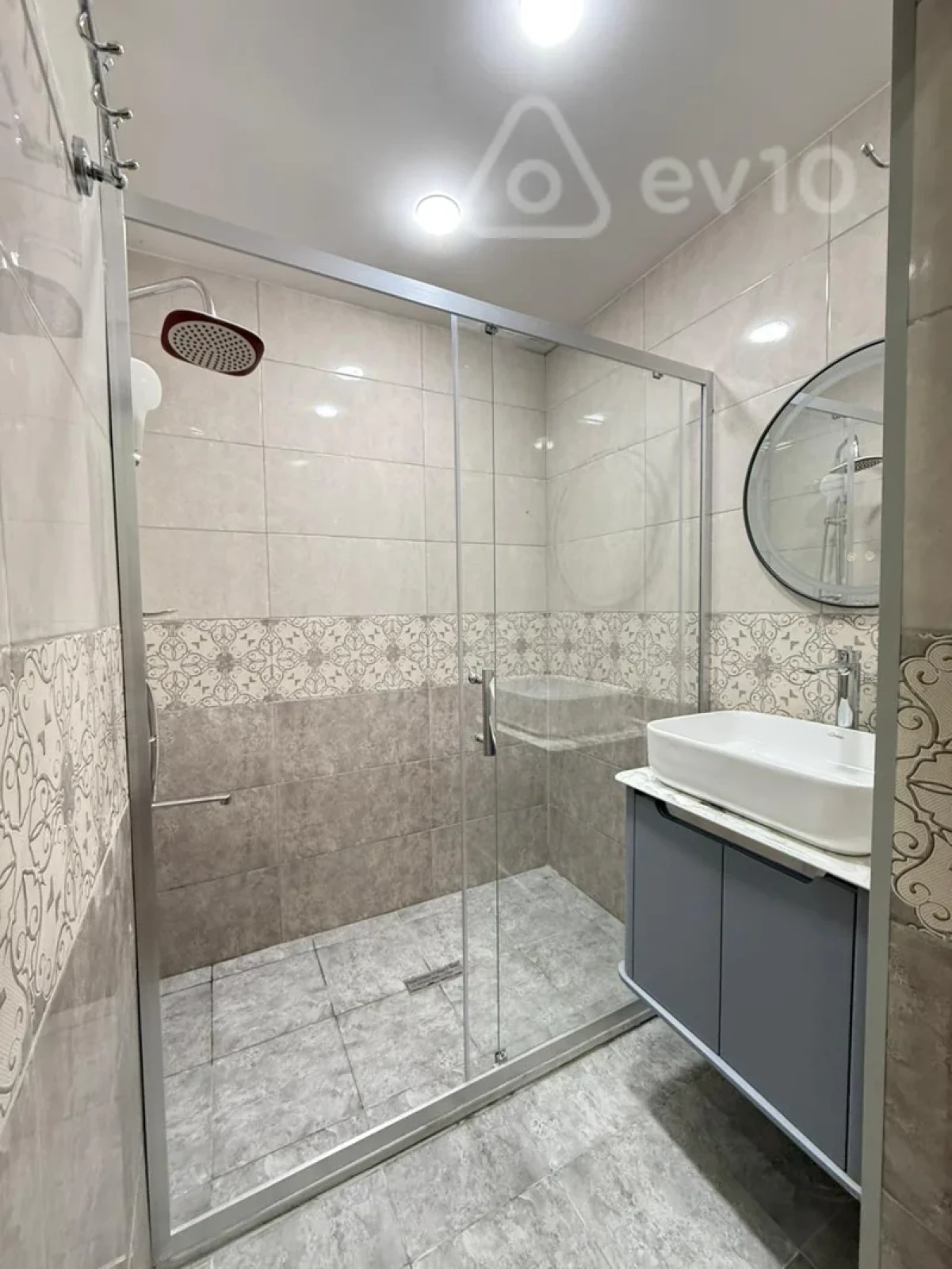Satılır 2 otaqlı köhnə tikili 65 m²