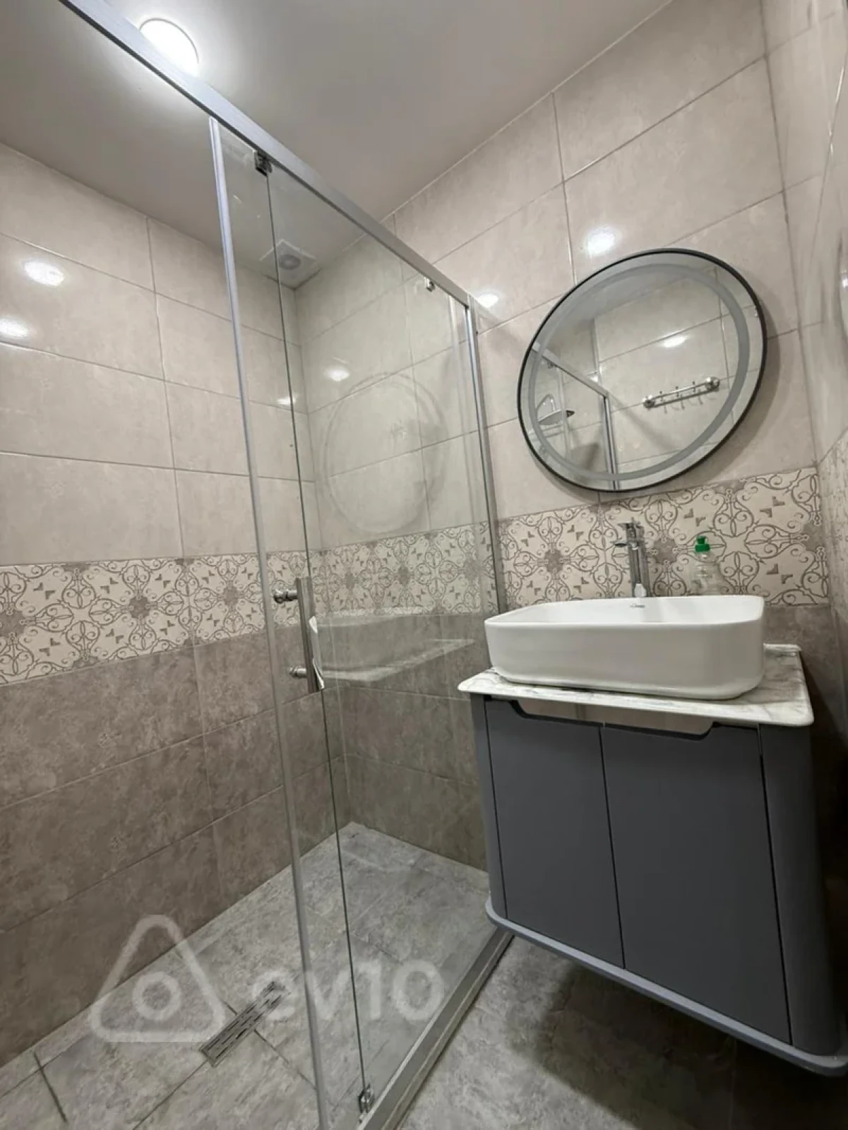 Satılır 2 otaqlı köhnə tikili 65 m²
